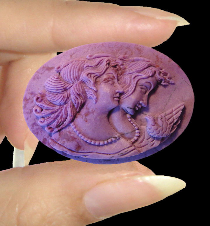 Gorgeously Italian: Two Women w/ Dove of Love Cameo