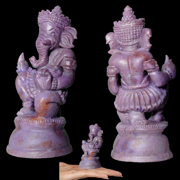 Awesome Lord Ganesha Kneels Resqectfully